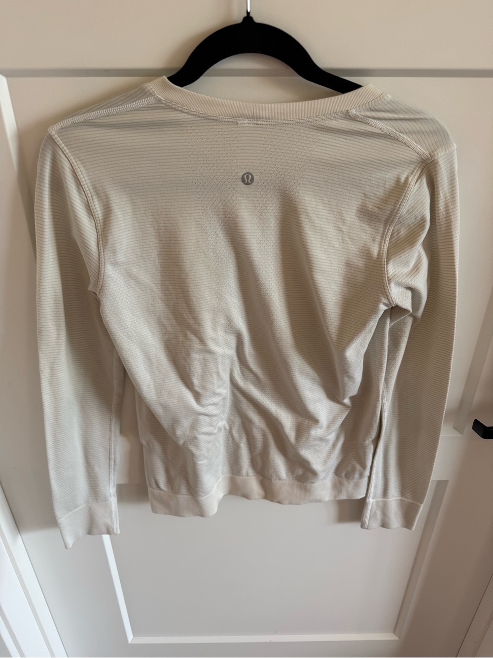 Lululemon Swiftly Tech Long Sleeve Shirt Women’s Size 4 Cream Ivory Ribbed - Picture 3 of 3